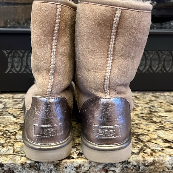 Ugg DELUXE CLASSIC MINI UGG TAN BOOTS SAND 8 - Picture 3 of 5